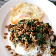 เมนูของร้าน ร้านราดหน้ากระเพราะปลาหม้อดิน กม.1 สัตหีบ