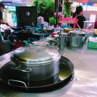 ราดหน้าหมูหมัก ตลาดอ้อมเมือง