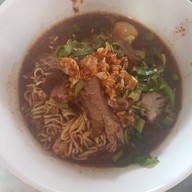 เมนูของร้าน ก๋วยเตี๋ยวเรือลุงหมี เจ้าเก่าข้างป้อมตำรวจทางหลวง