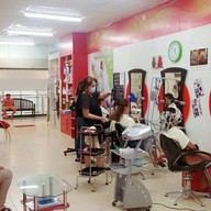 บรรยากาศ THE HAIR WELL เสริมสวยและตัดผม
