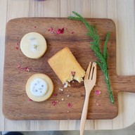 เมนูของร้าน Flower in Hand by P. Cafe