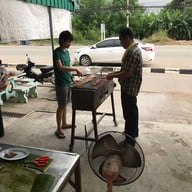 บรรยากาศ รวมวัย หมูปิ้ง แอนด์ ชาบู