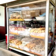 บรรยากาศ ร้านพี่เลี่ยง ลูกชิ้นปิ้งหน้าแสงทอง