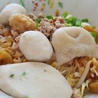 ก๋วยเตี๋ยวลูกชิ้นปลาอาฉั่ง