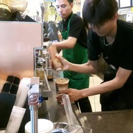 Starbucks อาคารบุญมิตร
