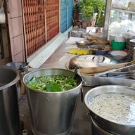 ก๋วยเตี๋ยวลูกชิ้นปลาอาฉั่ง