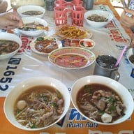 เมนูของร้าน ก๋วยเตี๋ยวเรือลูกทุ่งริมทาง คลอง 14