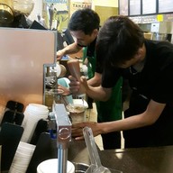 Starbucks อาคารบุญมิตร