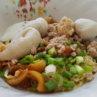 ก๋วยเตี๋ยวลูกชิ้นปลาอาฉั่ง