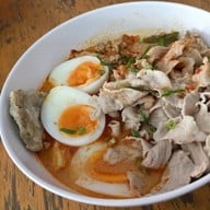 เมนูของร้าน ตาโตก๋วยเตี๋ยวต้มยำน้ำข้น
