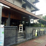 หน้าร้าน Fresh & Wraps Resto Bar