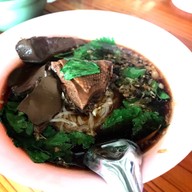 เมนูของร้าน ก๋วยเตี๋ยวเป็ดจันทร์ริม สัตหีบ