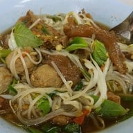 เมนูของร้าน ก๋วยเตี๋ยวเนื้อวัว ศาลาแดง
