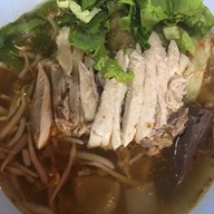 ก๋วยเตี๋ยวไก่ ปลาวาฬ