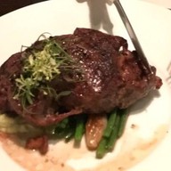 Wine Pub โรงแรมพูลแมนคิงเพาเวอร์ กรุงเทพฯ