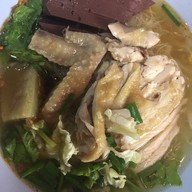 ก๋วยเตี๋ยวไก่ ปลาวาฬ