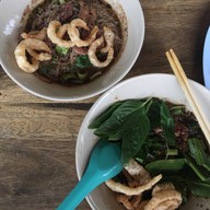 เมนูของร้าน ก๋วยเตี๋ยวเรือตั้งหลัก หน้าโรงเรียนวรรัตน์ศึกษา(นนทบุรี)