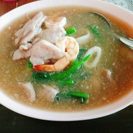 บัวสุวรรณ ราดหน้ายอดผัก