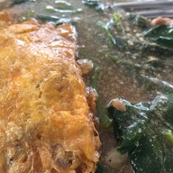 เทพ ราดหน้ายอดผัก by( จ๋า) ตรงข้ามสนามกอล์ฟรอยัลเจมส์