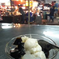 เมนูของร้าน ไอศครีมเจริญผล ตลาดร่วมใจ