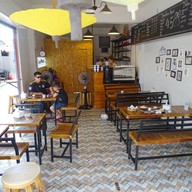 บรรยากาศ B-Bow Coffee