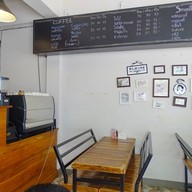 บรรยากาศ B-Bow Coffee