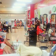 บรรยากาศ THE HAIR WELL เสริมสวยและตัดผม