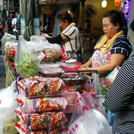 บรรยากาศ ร้านยำ ศาลาแดง
