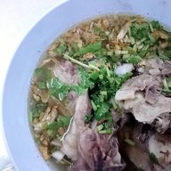 ป้าน้อยซุปกระดูก ก๋วยเตี๋ยวและอาหารตามสั่ง