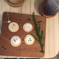 เมนูของร้าน Flower in Hand by P. Cafe