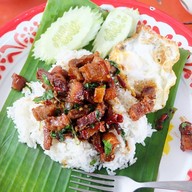 เมนูของร้าน เจ๊บุ๋ม กะเพราถาดยักษ์