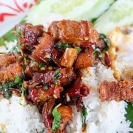 เมนูของร้าน เจ๊บุ๋ม กะเพราถาดยักษ์