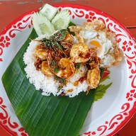 เมนูของร้าน เจ๊บุ๋ม กะเพราถาดยักษ์