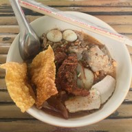 ก๋วยเตี๋ยวหมูกุ้งกรอบ