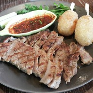 EAT eat all thai กรู๊ฟ เซ็นทรัลเวิลด์