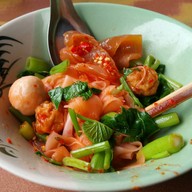 เมนูของร้าน เตี้ย เย็นตาโฟ เจ้าเก่าตลาดพลู