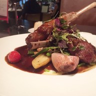 Wine Pub โรงแรมพูลแมนคิงเพาเวอร์ กรุงเทพฯ