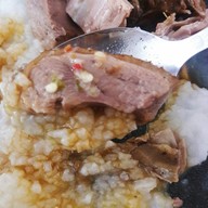 เมนูของร้าน เป็ดพะโล้ ข้างโรงรับจำนำนนทบุรี (เจ้าเก่า) ไม่มีสาขาอื่น