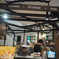 หน้าร้าน 1Q84 churros เซ็นทรัลพลาซ่าปิ่นเกล้า