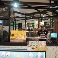 หน้าร้าน 1Q84 churros เซ็นทรัลพลาซ่าปิ่นเกล้า