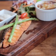 เมนูของร้าน TRYST Café and Bistro