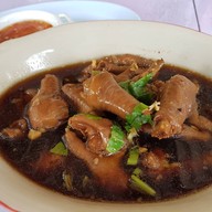 เมนูของร้าน ก๋วยเตี๋ยวไก่ บ้าน รชต หมู่บ้านเสริมทรัพย์