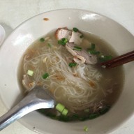 เมนูของร้าน ก๋วยเตี๋ยวเป็ดน้ำใส