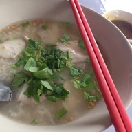 เมนูของร้าน ข้าวต้มปลาลุงหนวด ศรีราชา