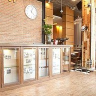 The Lounge Hair Salon Emquatier