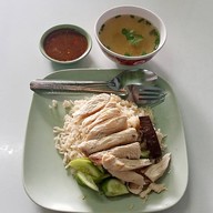 เมนูของร้าน ข้าวมันไก่แม่ตุ๊กตา