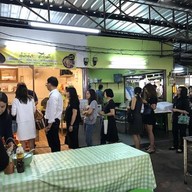 ก๋วยเตี๋ยว เอ็นไก่ตุ๋นสะท้านฟ้า ตลาดละลายทรัพย์ รัชดา ซอย4