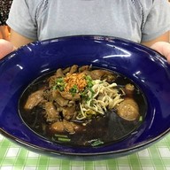 เมนูของร้าน ก๋วยเตี๋ยว เอ็นไก่ตุ๋นสะท้านฟ้า ตลาดละลายทรัพย์ รัชดา ซอย4