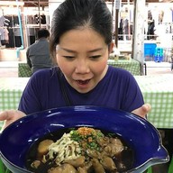 ก๋วยเตี๋ยว เอ็นไก่ตุ๋นสะท้านฟ้า ตลาดละลายทรัพย์ รัชดา ซอย4