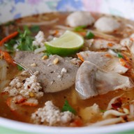 ก๋วยเตี๋ยวหมูต้มยำบ้านจิก อุดรธานี